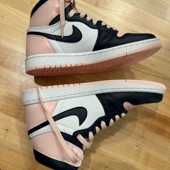 NIKE AIR JORDAN 1 RETRO HIGH - Picture 5 of 11